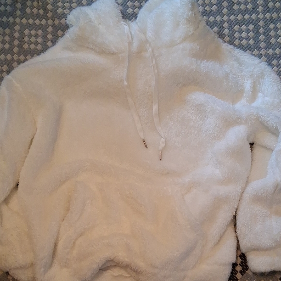 Tops - Cozy White Fuzzy Hoodie
